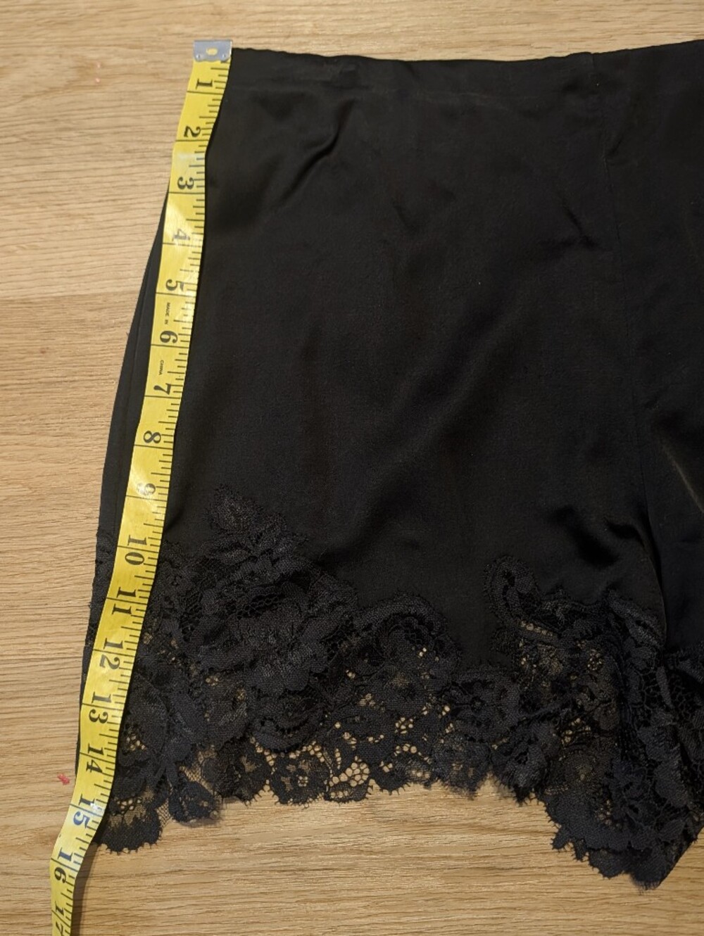 ALC Pipa Lace Trimmed Shorts in Black sz MED - Picture 15 of 16
